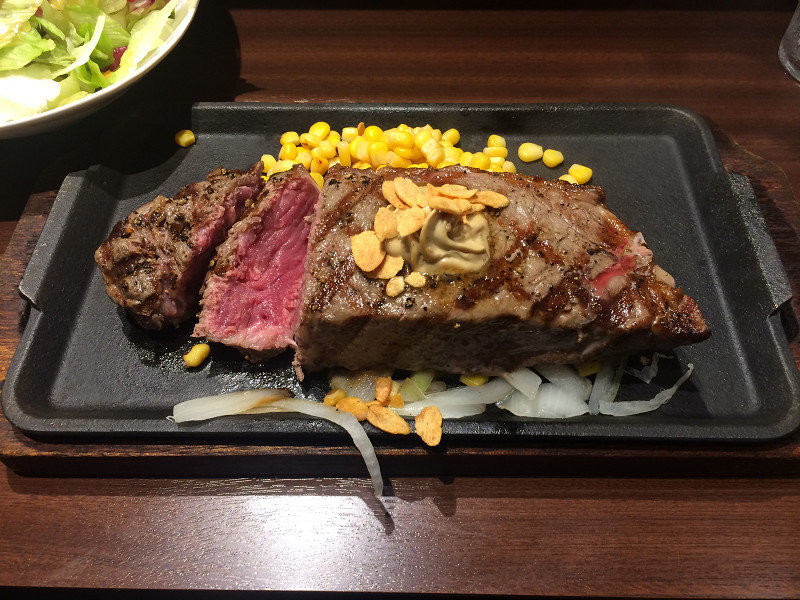 400グラムのステーキ