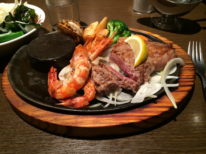 100グラムのステーキ