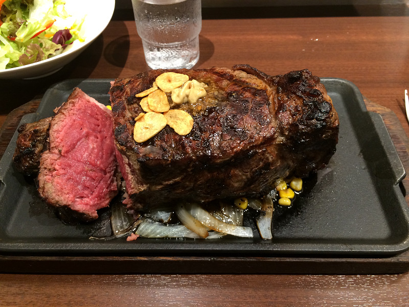 900グラムのステーキ