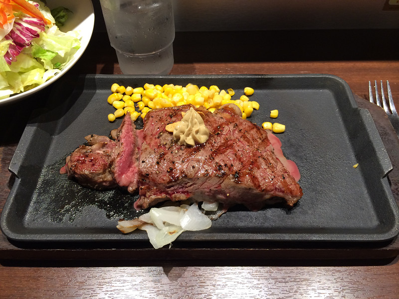 200グラムのステーキ