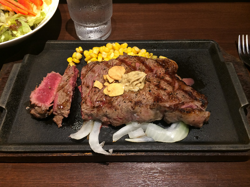 300グラムのステーキ