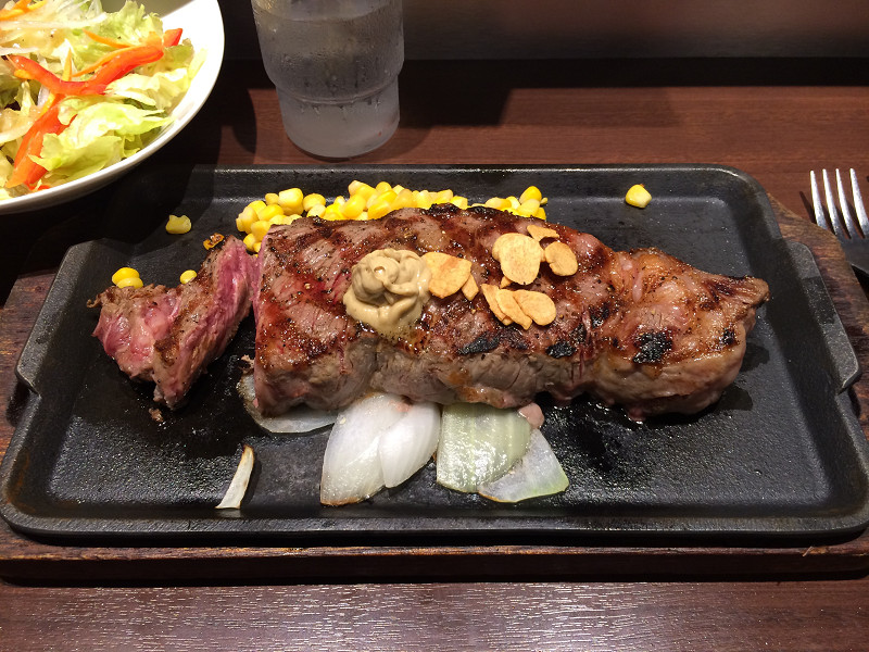 350グラムのステーキ