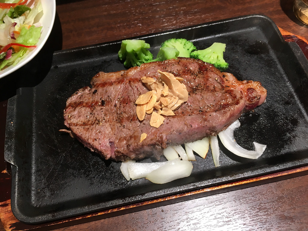 豪州産Naruo牧場牛サーロインステーキ 付け合わせをブロッコリーに変更(いきなり!ステーキ)