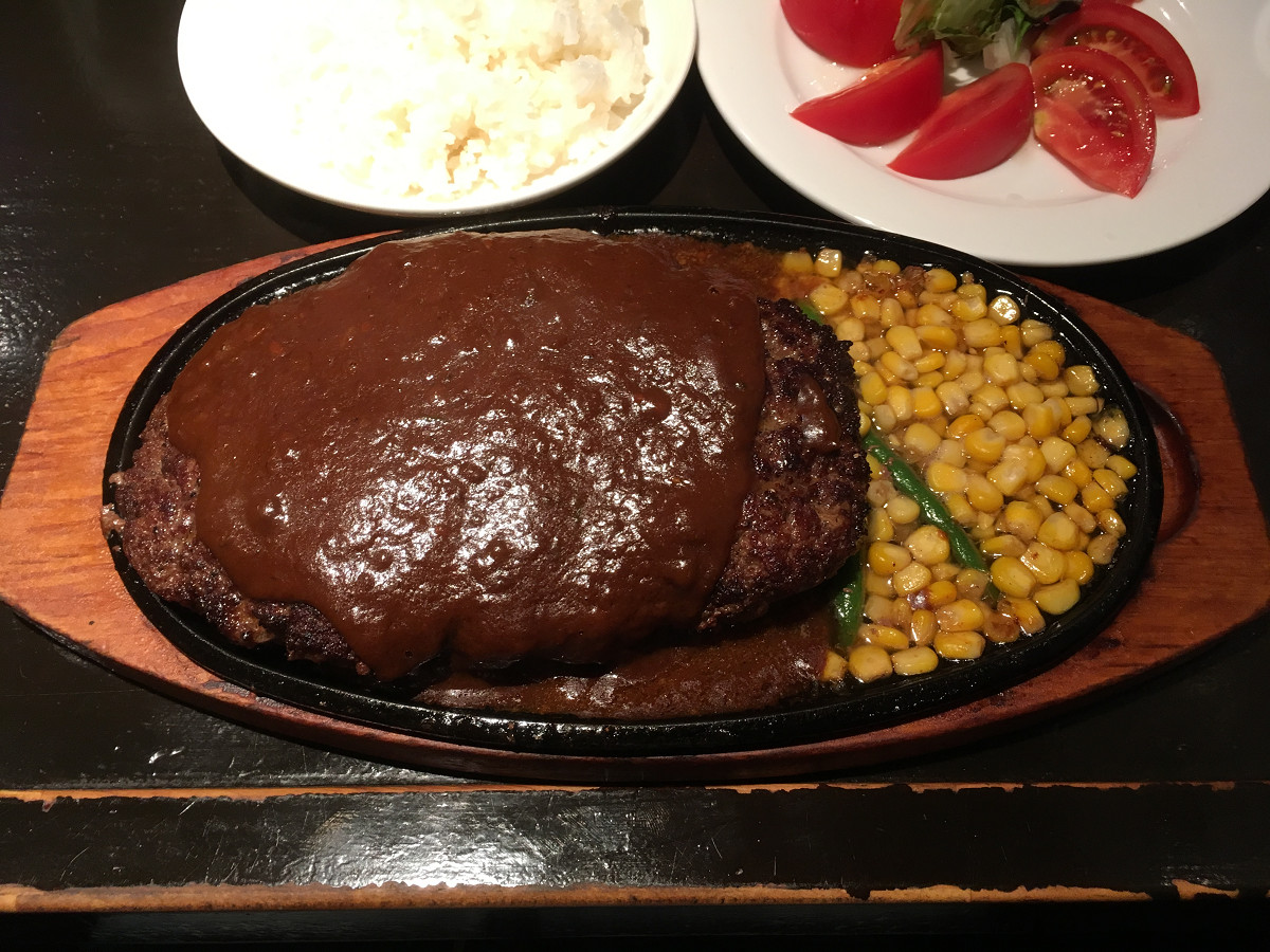 ステーキハウス キッチンファクトリー「ハンバーグステーキ 900g」(2017年6月)