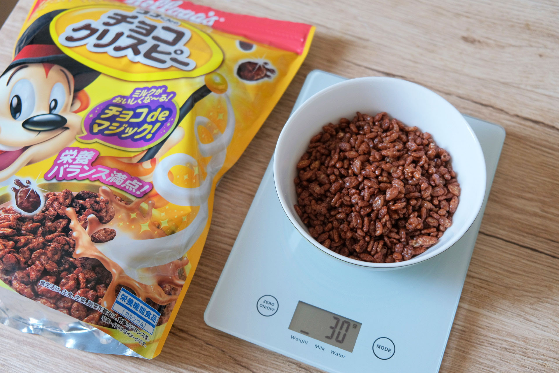 チョコクリスピーのグラムごとの栄養成分を比較