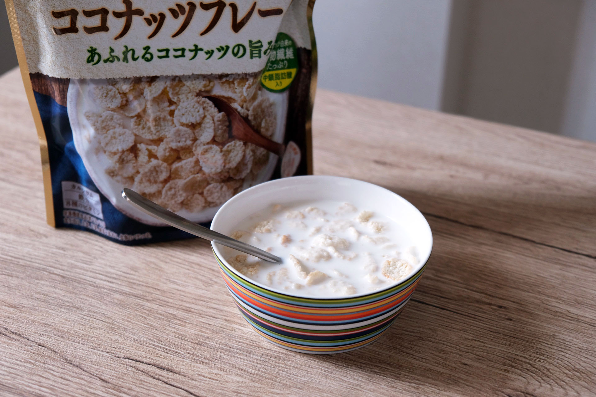1食分の素材のごほうび ココナッツフレークに200gの牛乳をプラス