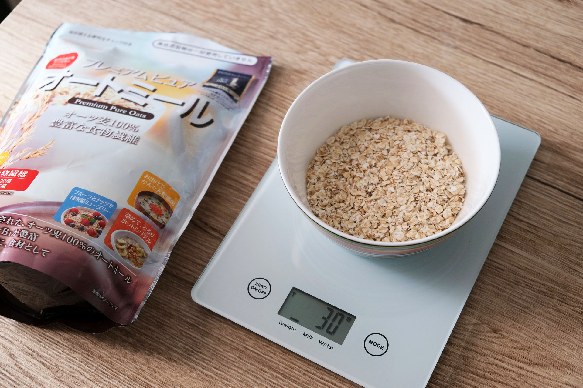 「オートミール」1食30gはどれ位の量？グラムごとの写真と栄養成分まとめ
