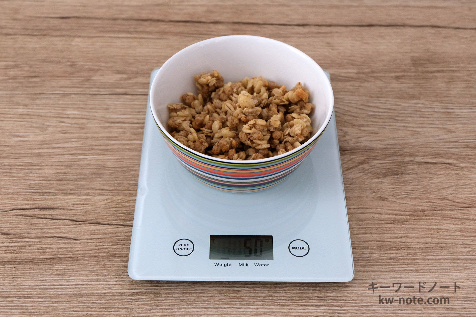 1食分の「カルビー グラノーラ」50グラム