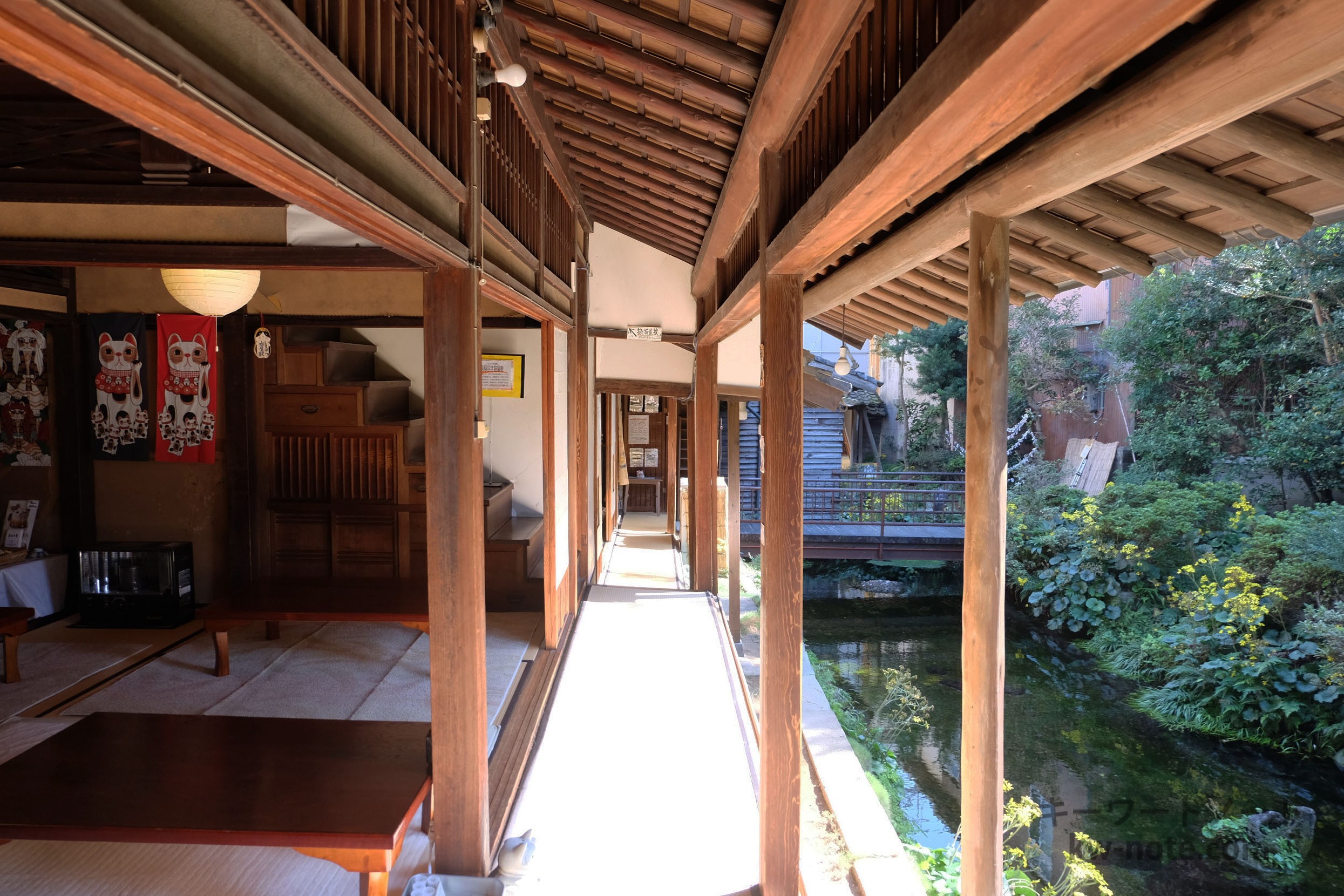 2階の招き猫屋敷への階段