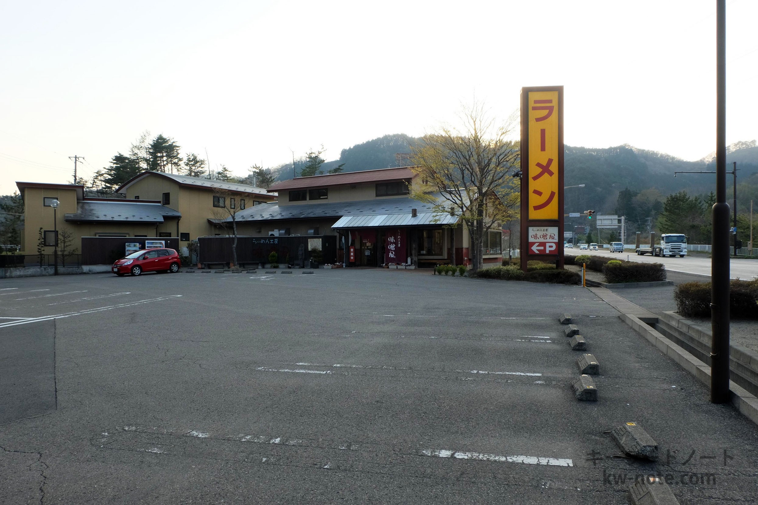 店舗・駐車場、国道49号線