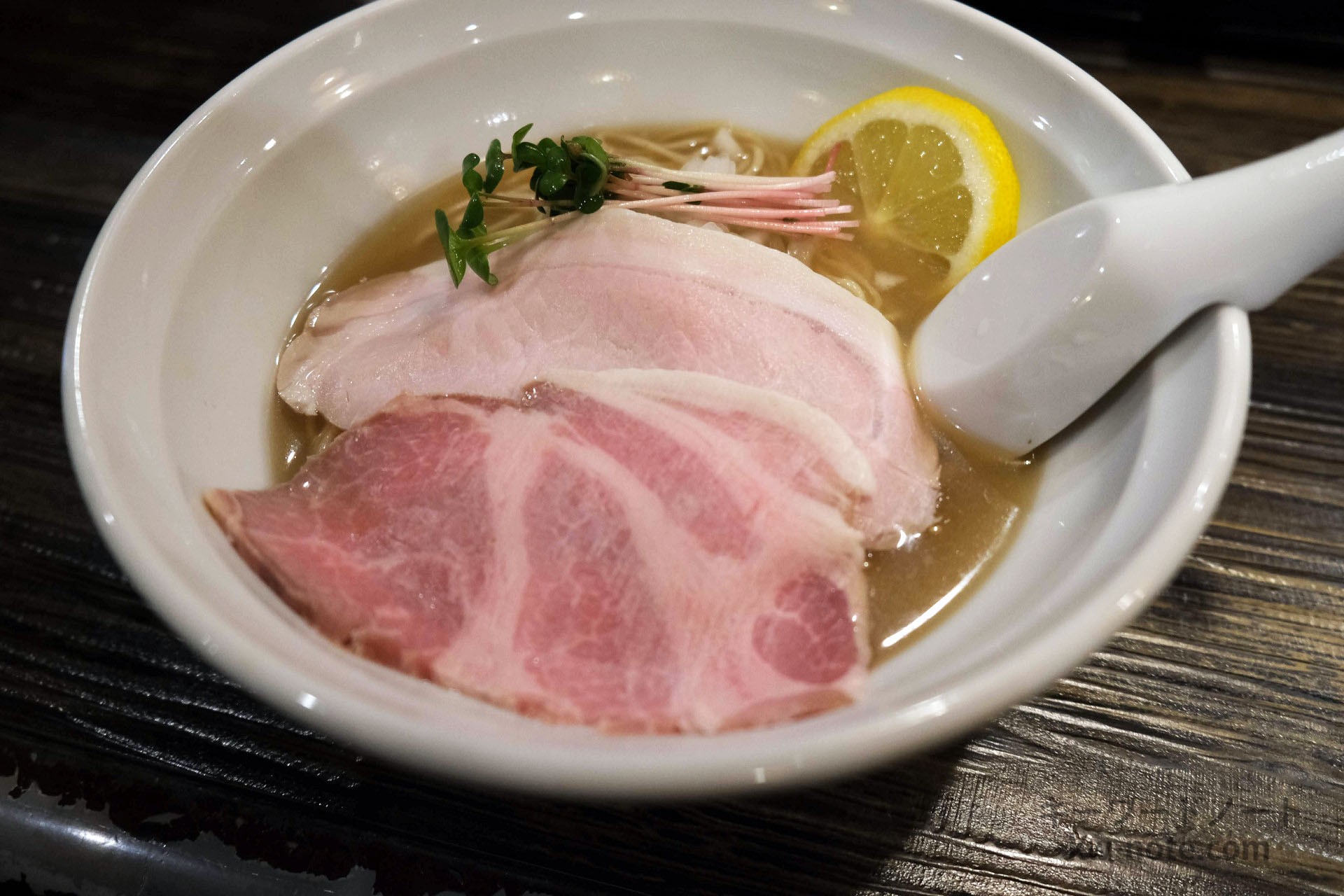 「布施丿貫」濃厚煮干しスープで知られる横浜の有名店が出店した大阪のラーメン店
