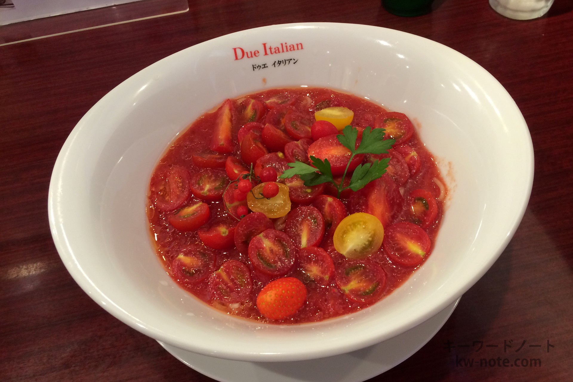 「黄金の塩らぁ麺 ドゥエイタリアン 市ヶ谷本店」イタリア料理とラーメンを組み合わせた独創的お店