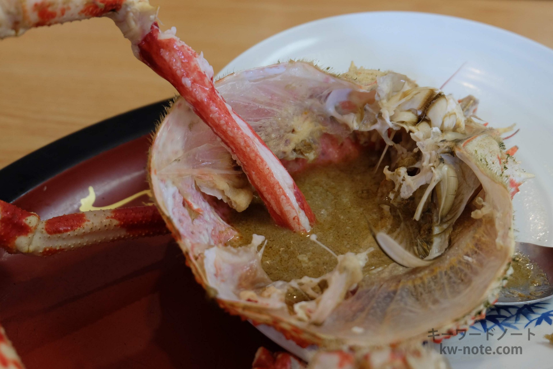蟹みそタレにつけた高足ガニの身
