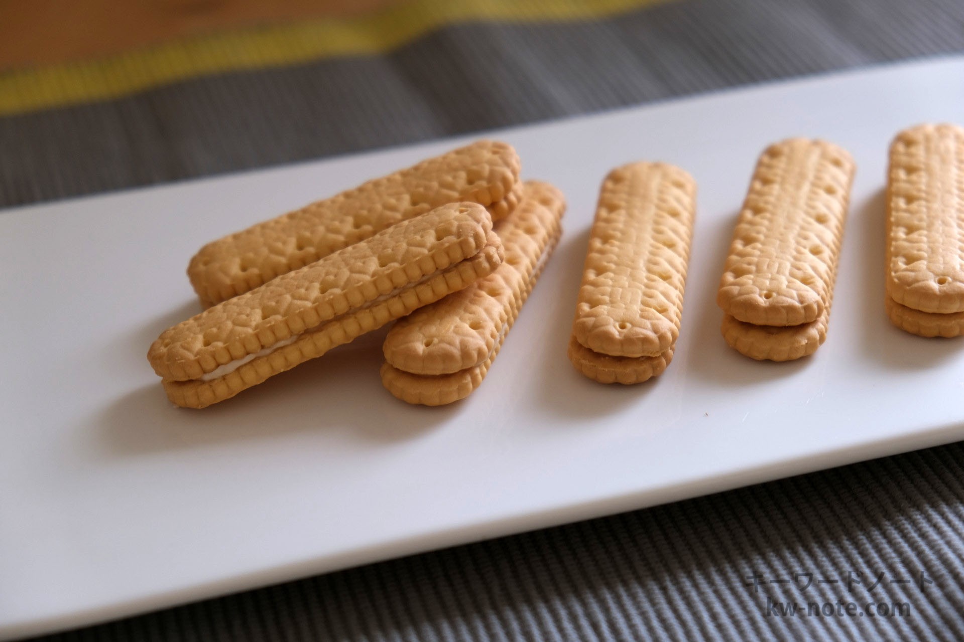 ビスケット生地にサンドされたクリーム