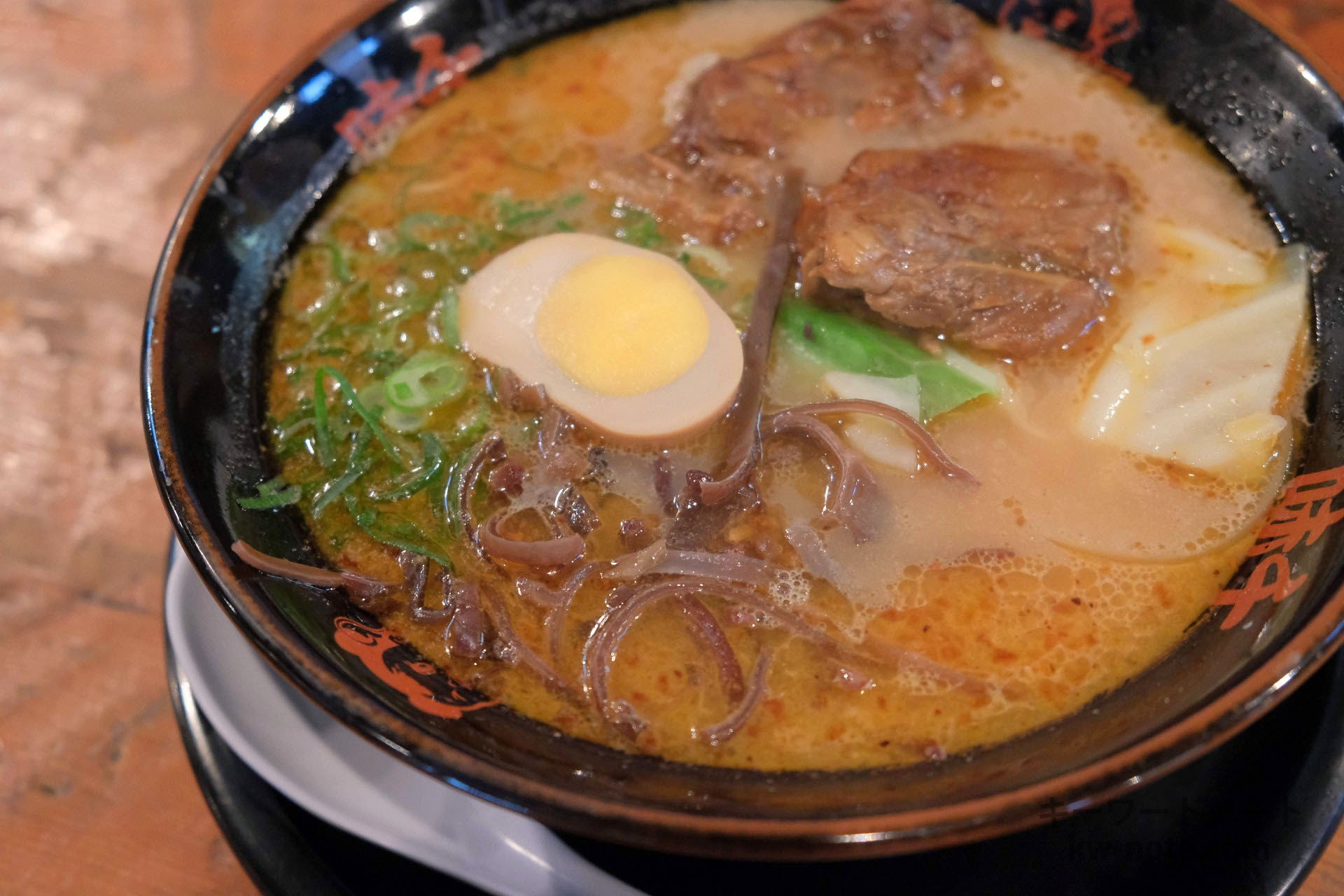 パイクー麺の具材とスープ