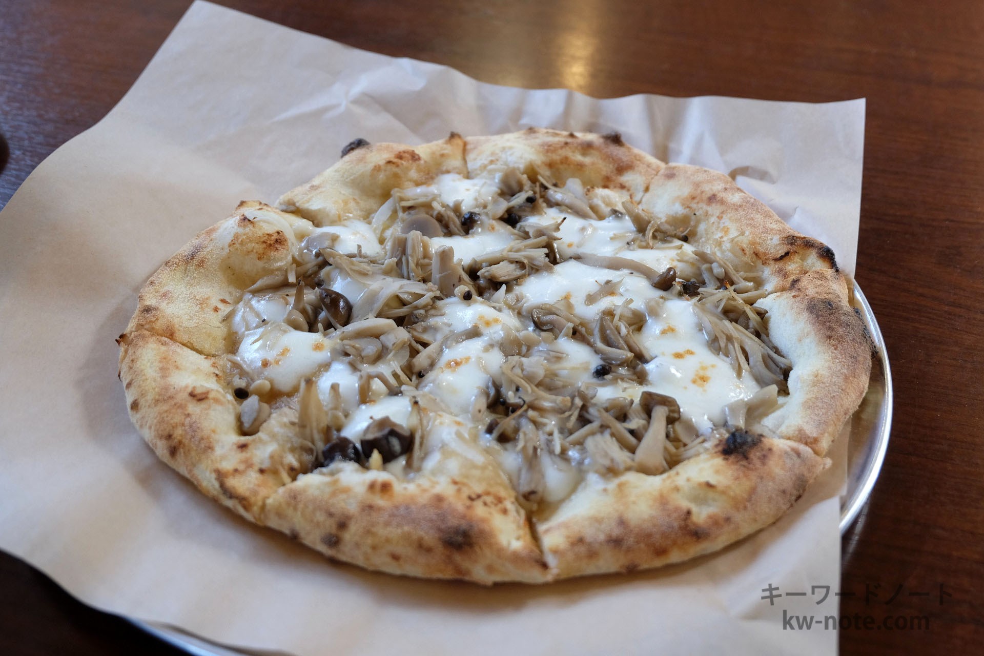 横から見たピザ