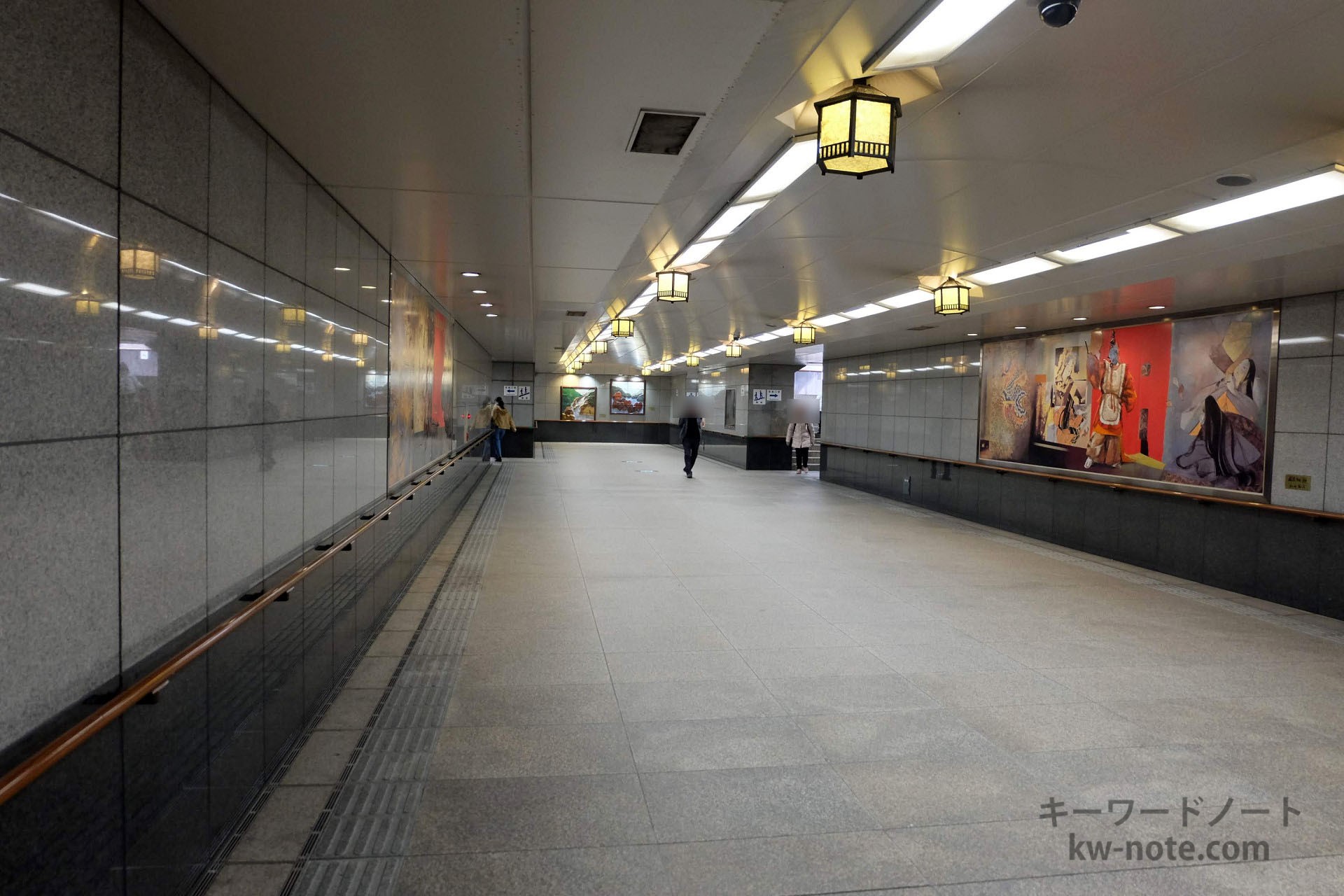 駅から繋がる地下道