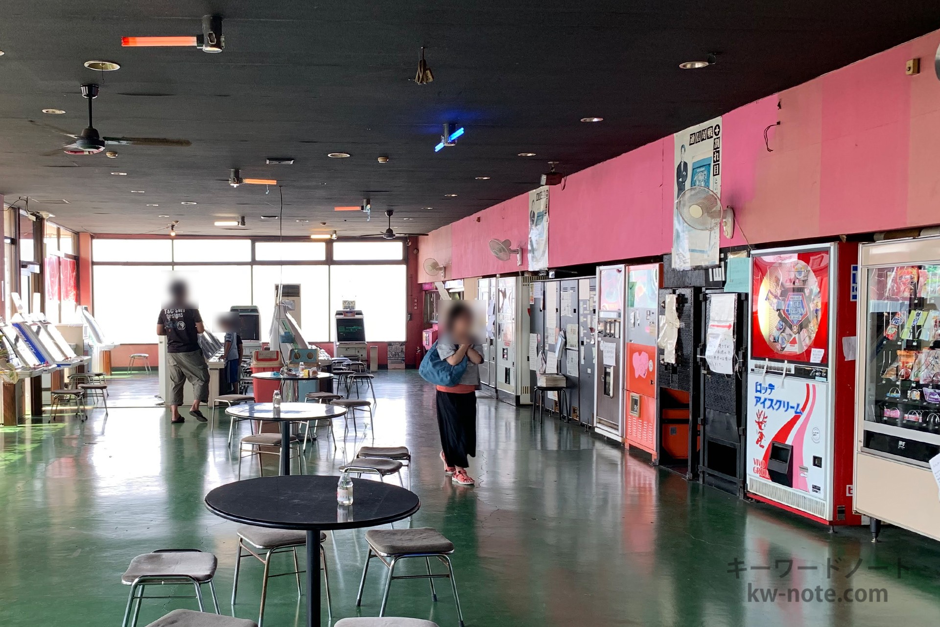 「鉄剣タロー」埼玉県行田市のレトロ自販機&ゲーム機のあるオートレストラン